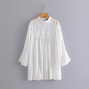 Fehér csipkés női ruha