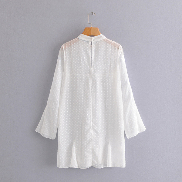 Fehér csipkés női ruha