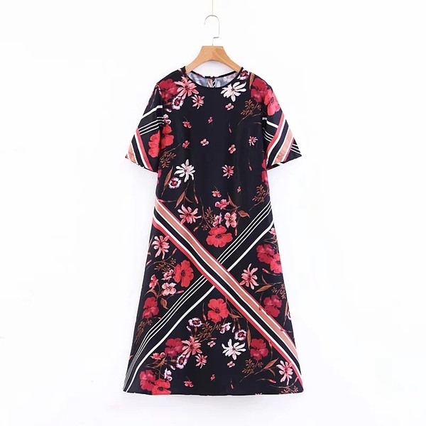 Színes mintás, rövid ujjú női ruha