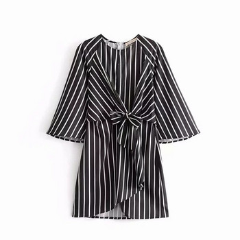 Csíkos női ruha rövid ujjú fekete-fehér színben