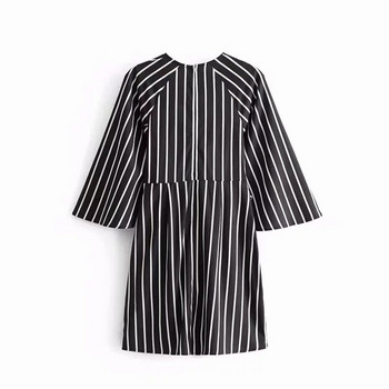 Csíkos női ruha rövid ujjú fekete-fehér színben