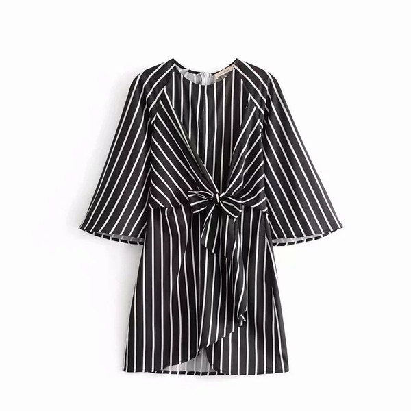 Csíkos női ruha rövid ujjú fekete-fehér színben