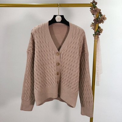 Rövid női kardigán gombokkal és hosszú ujjú - széles modell