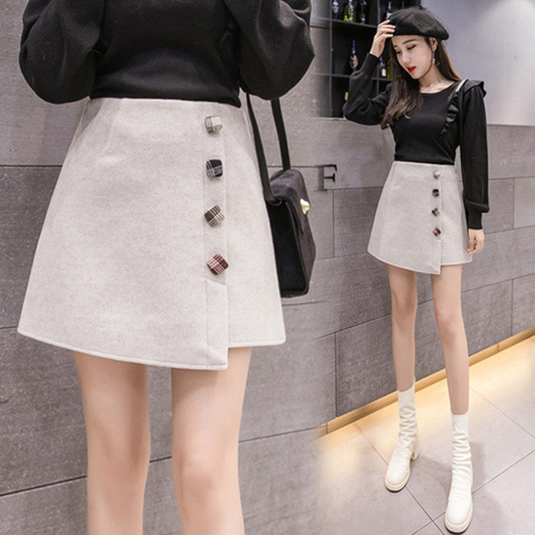 Fusta de dama moderna in trei culori cu nasturi si talie inalta