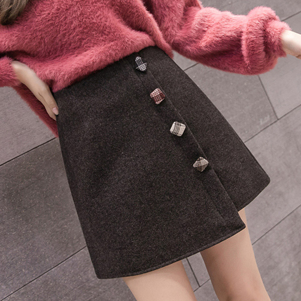 Fusta de dama moderna in trei culori cu nasturi si talie inalta