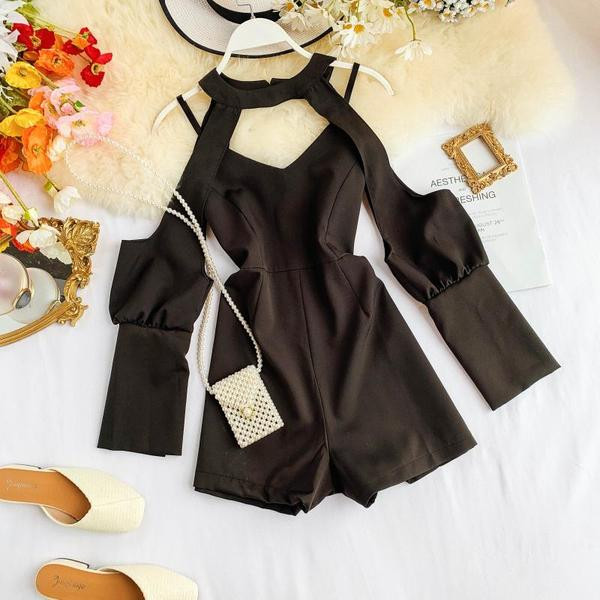 Modern női overall fekete kivágásokkal