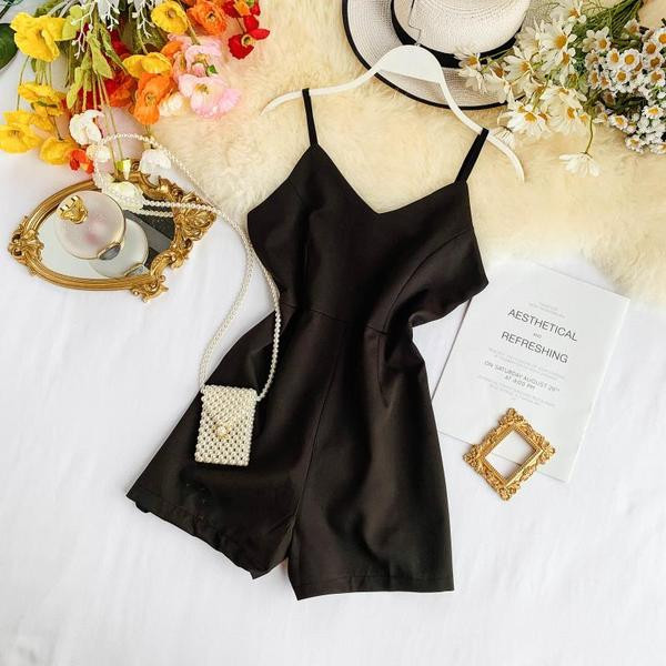 Modern női overall fekete kivágásokkal