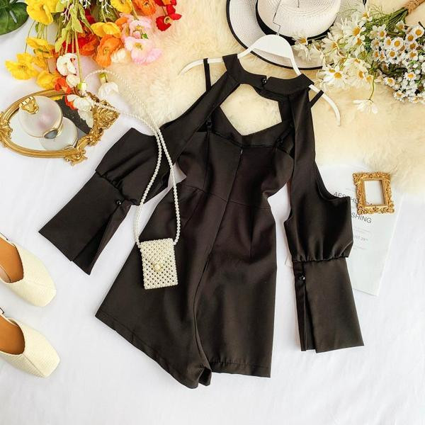 Modern női overall fekete kivágásokkal