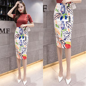 Stílusos női szoknya fehér mintával