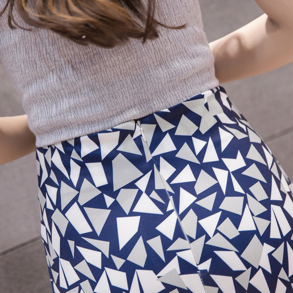 Fusta de dama moderna - model montat cu model