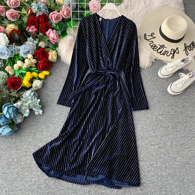 Női csíkos ruha V-nyakkal, két színben