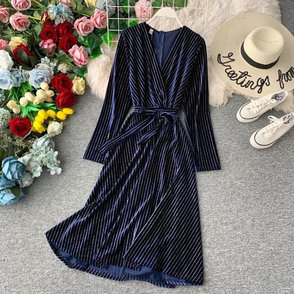 Női csíkos ruha V-nyakkal, két színben