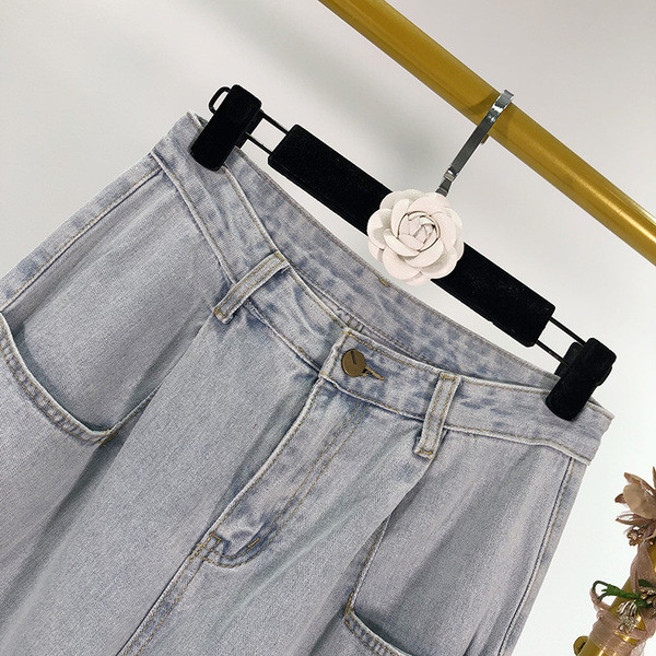 Női alkalmi farmernadrág zsebekkel - széles modell