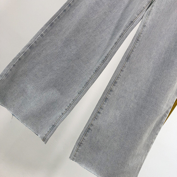 Női alkalmi farmernadrág zsebekkel - széles modell