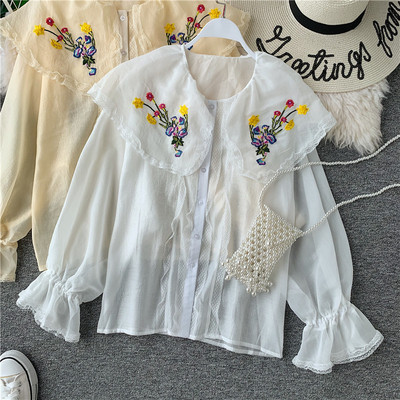 Cămașă modernă de damă cu broderie și nasturi