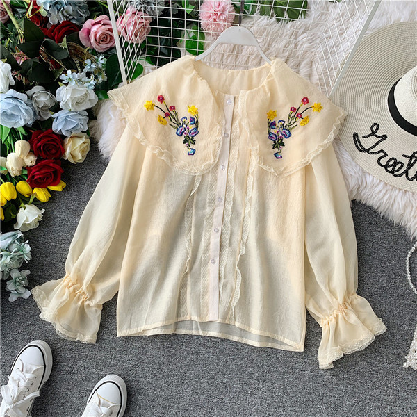 Cămașă modernă de damă cu broderie și nasturi