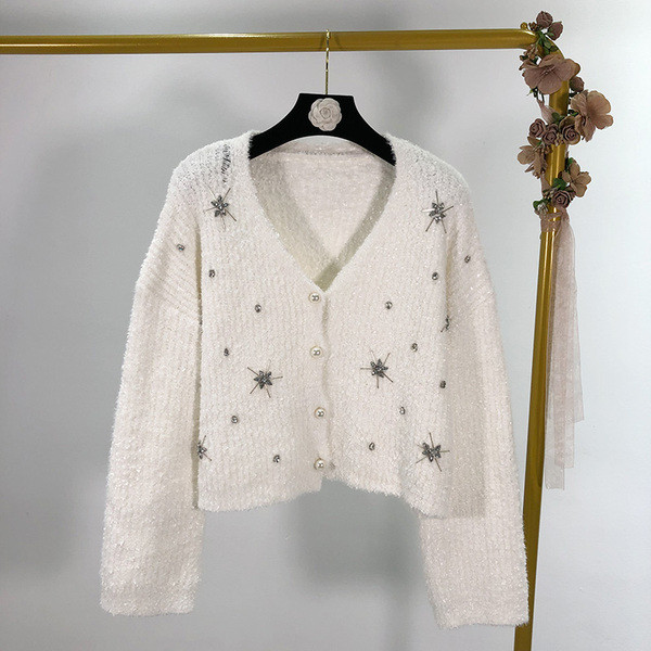 Rövid női mellény gyöngyház gombokkal, fehér színben