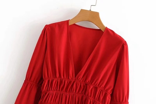 Bluză de damă cu decolteu în V de culoare roșie