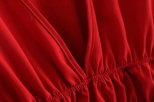 Bluză de damă cu decolteu în V de culoare roșie