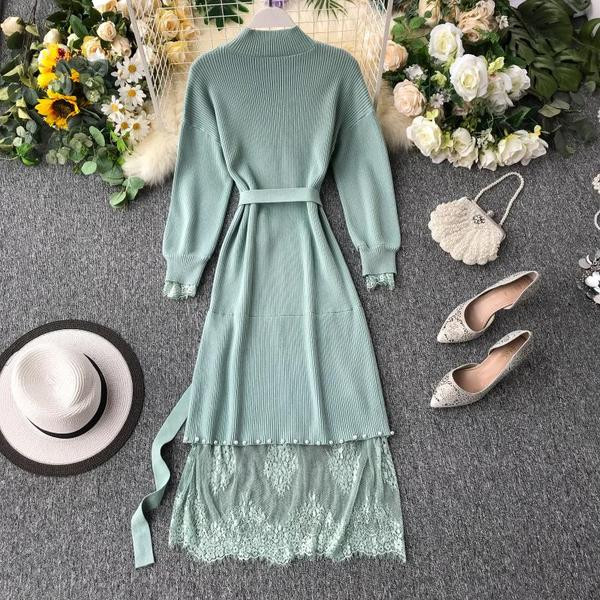 Hosszú női ruha csipkével és övvel több színben