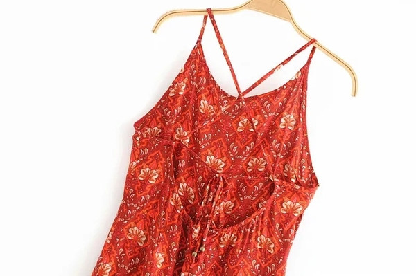 Salopeta de dama cu bretele subtiri