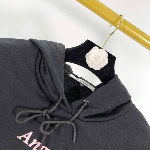 Hanorac scurt de damă cu glugă de culoare neagră