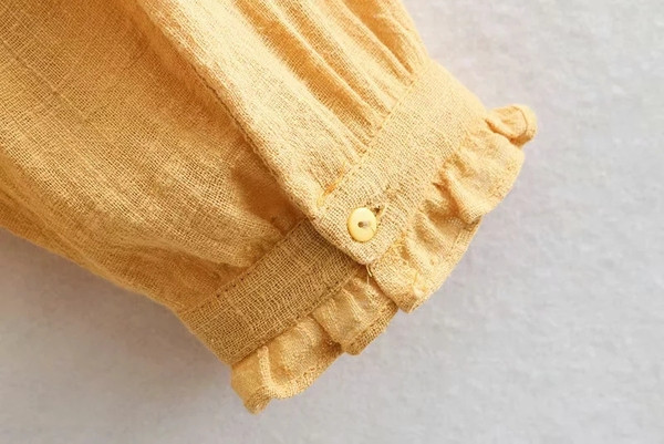 Női blúz színes sárga hímzéssel