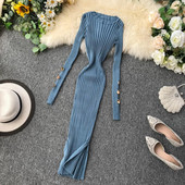 Hosszú női ruha Karcsú modell több színben gombokkal