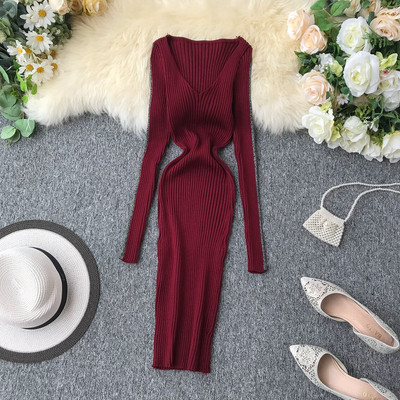 Női ruha hosszú ujjal és V-nyakkal, különböző színekben