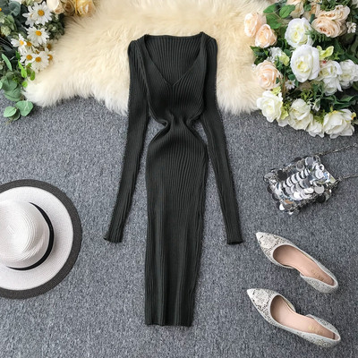 Női ruha hosszú ujjal és V-nyakkal, különböző színekben