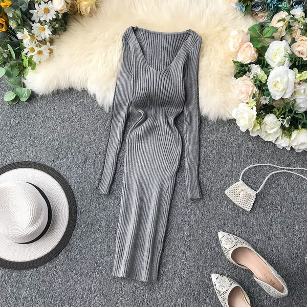 Női ruha hosszú ujjal és V-nyakkal, különböző színekben