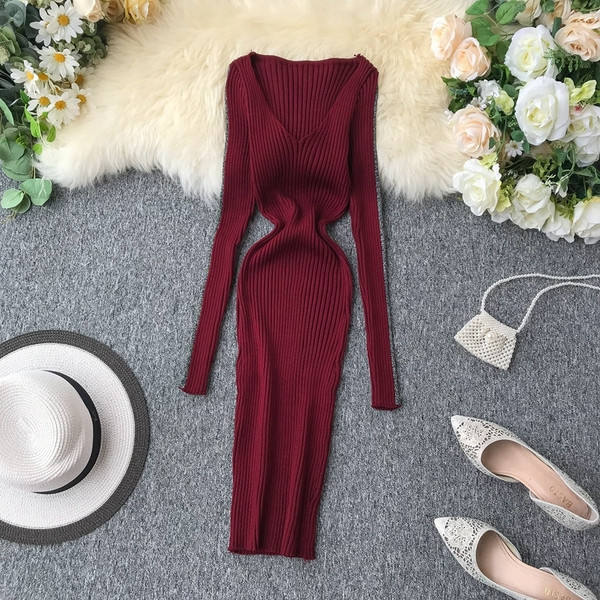 Női ruha hosszú ujjal és V-nyakkal, különböző színekben