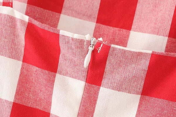 Rochie dama in carouri cu bretele - model decupat