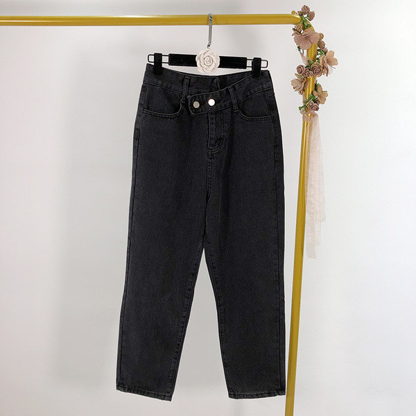 Női farmer aszimmetrikus rögzítéssel, két színben