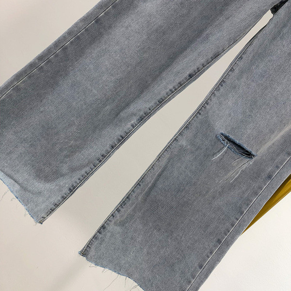 Blugi dama - model larg cu motiv rupt