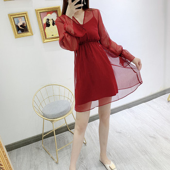 Elegáns piros ruha hosszú tüll ujjal