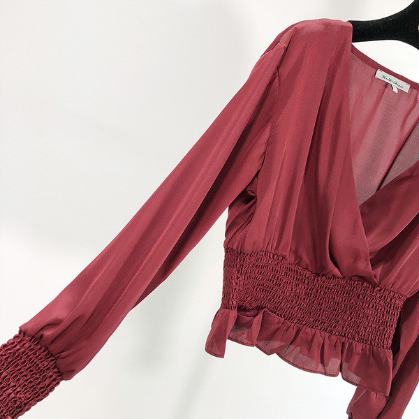 Női blúz V-nyakkal, elasztikus derékkal