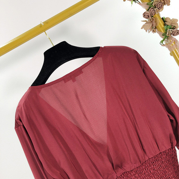 Női blúz V-nyakkal, elasztikus derékkal