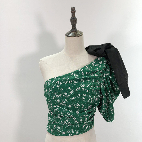 Bluza scurta de dama cu o maneca si panglica - doua culori