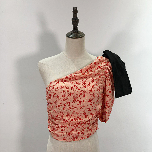 Bluza scurta de dama cu o maneca si panglica - doua culori