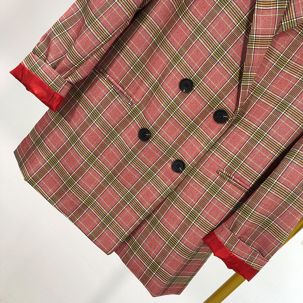 Jacheta in carouri lunga si lata cu nasturi