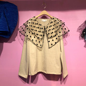 Modern női blúz tüll elemmel, bézs színben