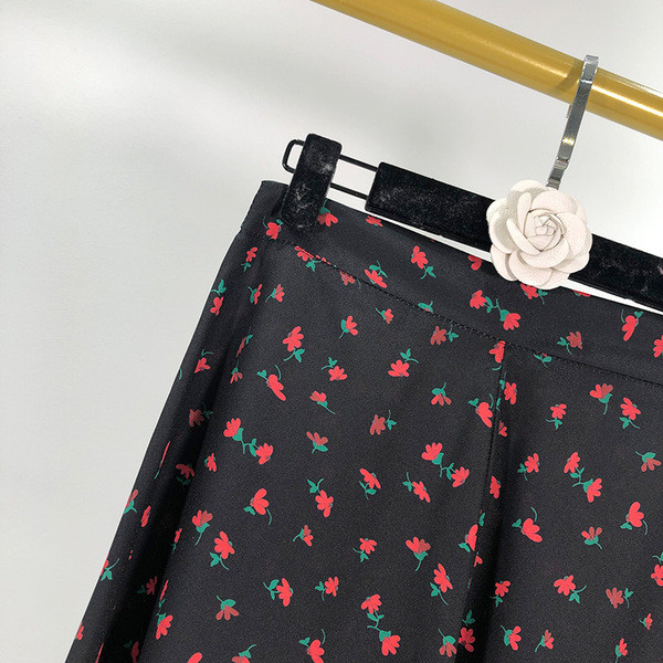 Fusta de dama lunga de culoare neagra cu model dreapta - croiala