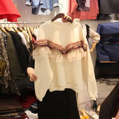 Modern női téli blúz tüll elemmel, bézs színben