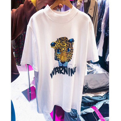 Masa pentru femei cu aplicatie de culoare in alb si negru