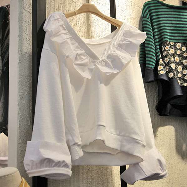 Modern női blúz V-nyakkal, fehér színben