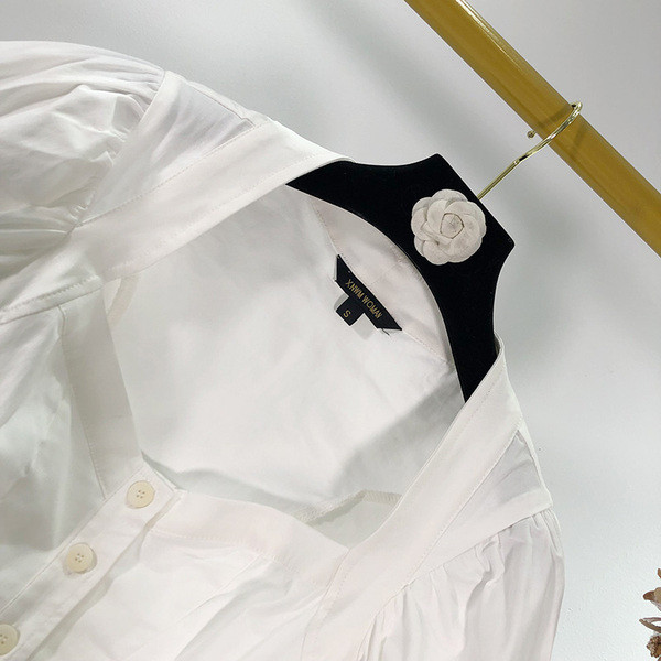 Bluză scurtă de damă cu decolteu pătrat în culoarea albă