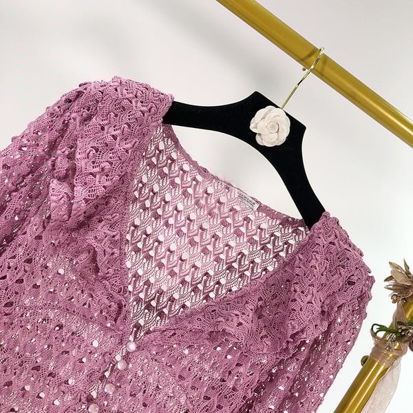 Vékony kötésből készült hosszú női ruha lila színben