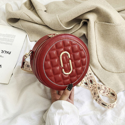 Kör alakú női táska hosszú füllel - két modell