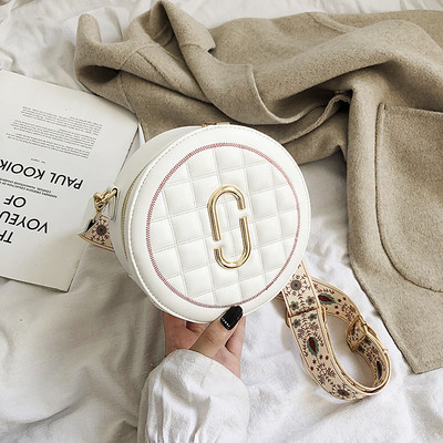 Kör alakú női táska hosszú füllel - két modell